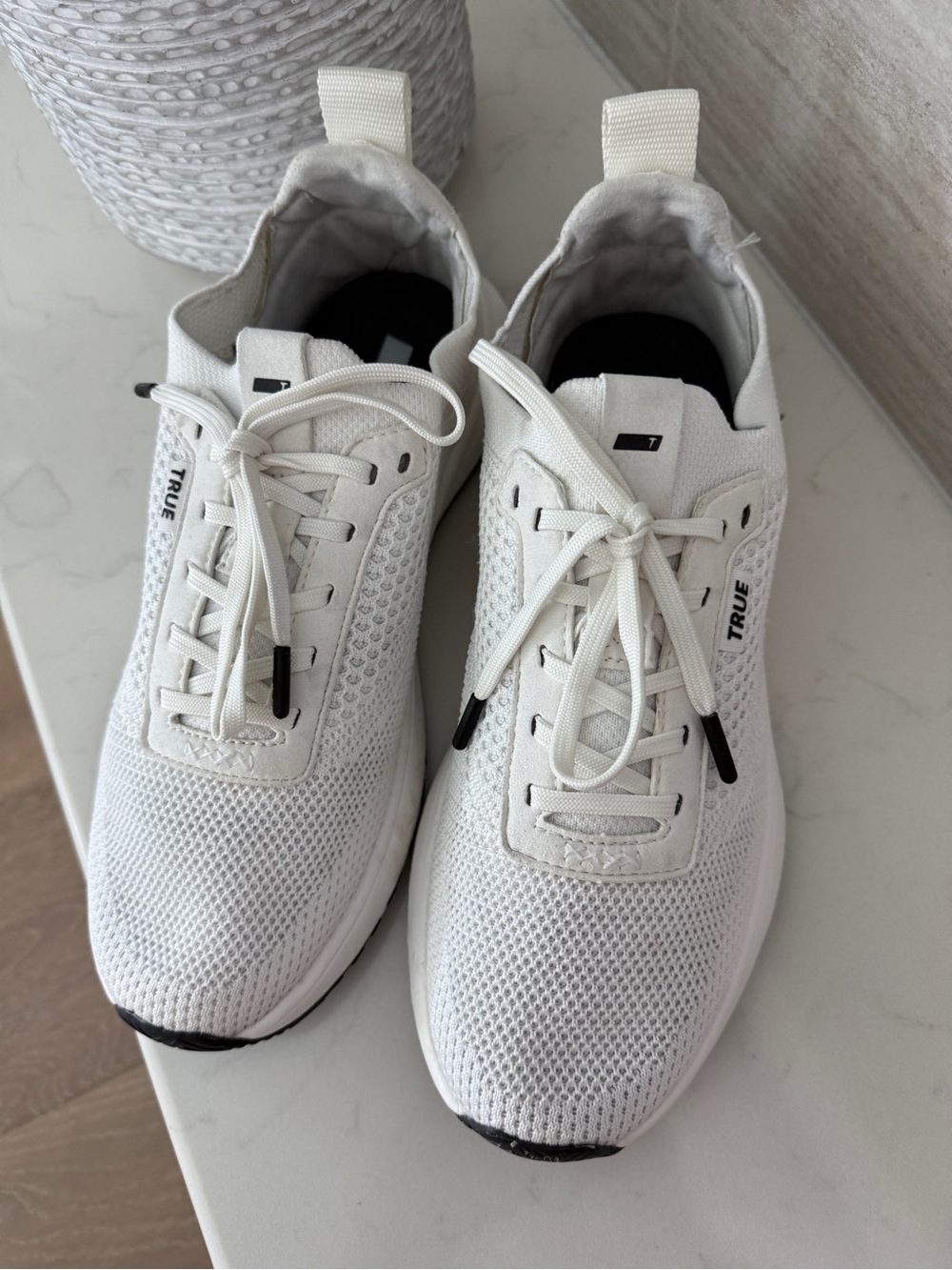 TRUE All Day Knit Four Lace Up Sneakers Men's Sz 9.5M
Women's 11M